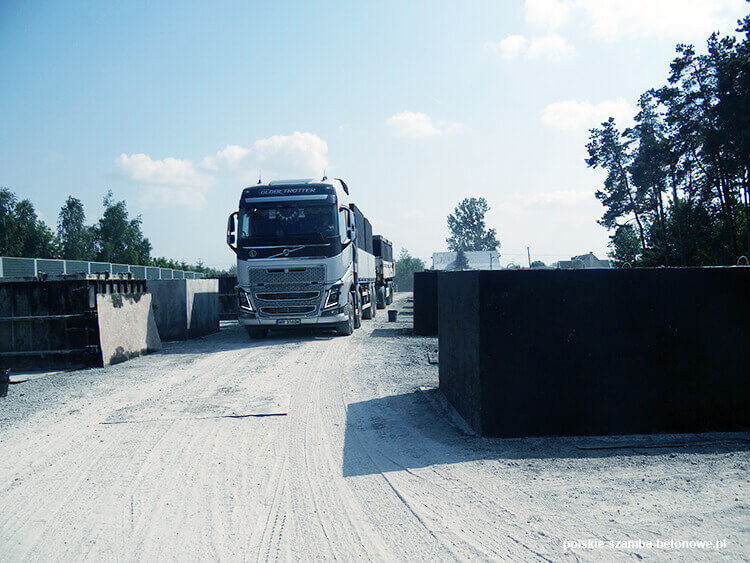 Transport szamb betonowych  w Frampolu